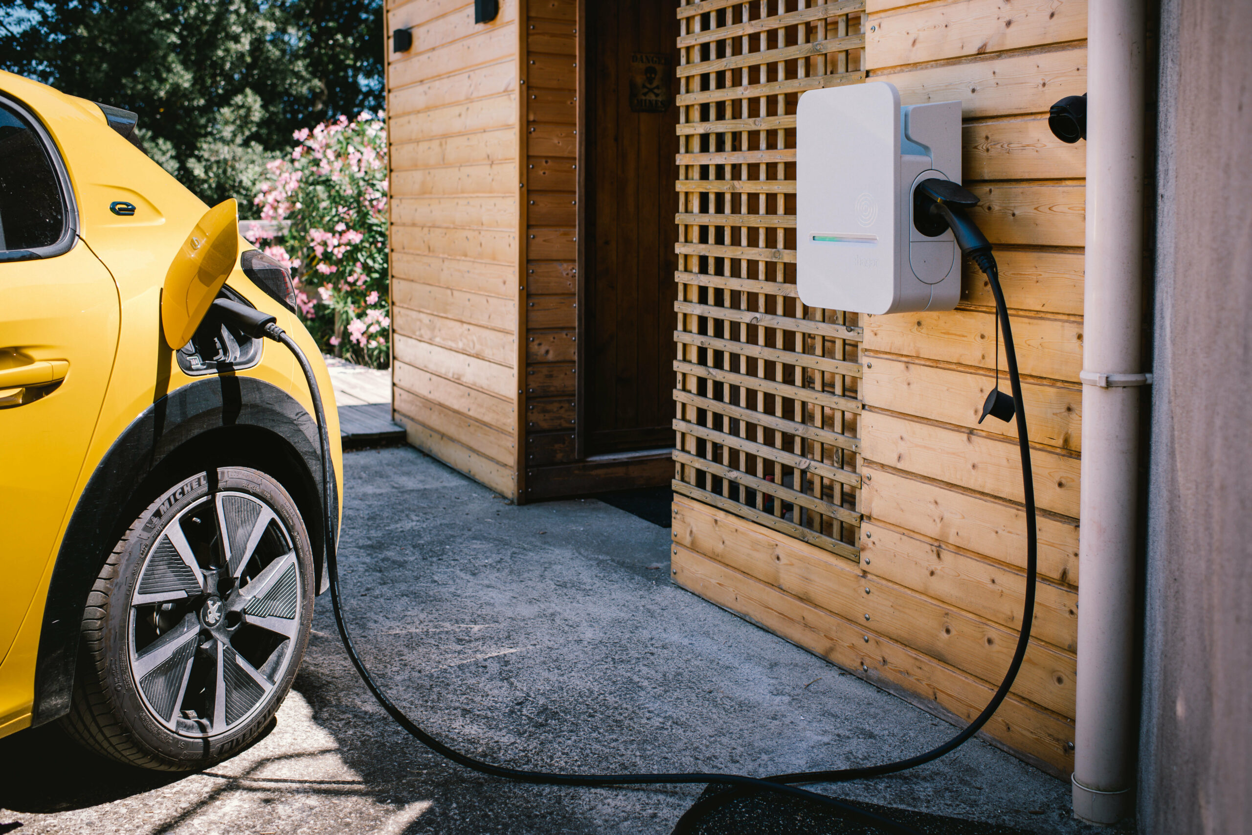 Villa Côté Soleil - borne de recharge VE - Côté Jardin