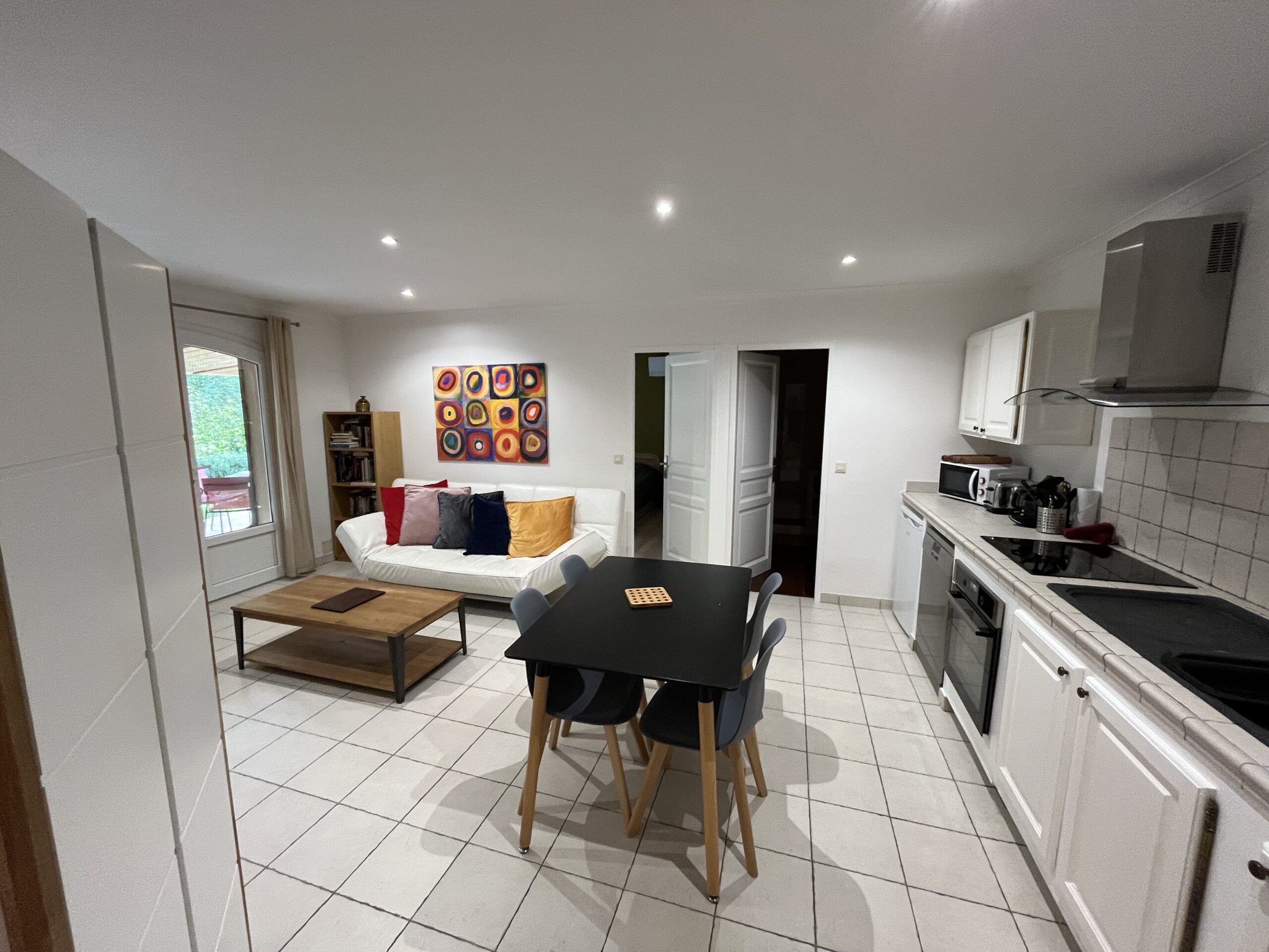 Gîte Côté Jardin - le salon et la cuisine