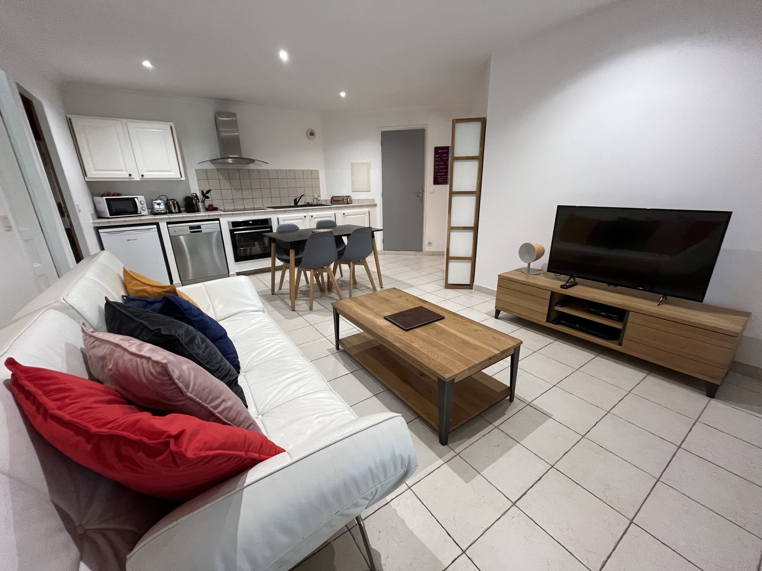 Gîte Côté Jardin - le salon et la cuisine